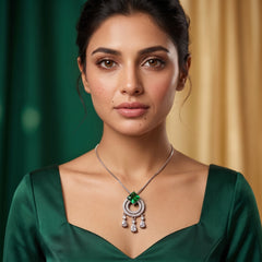 Royal Emerald Chandelier Pendant Necklace (Silver)